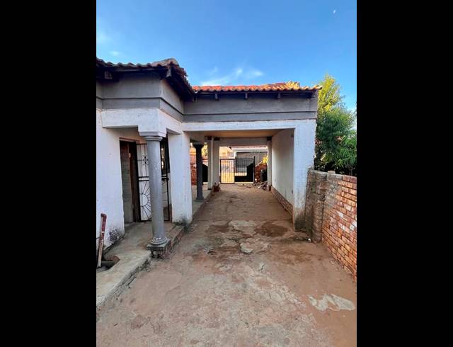 6 BEDROOM HOUSE FOR SALE IN MAHUBE VALLEY